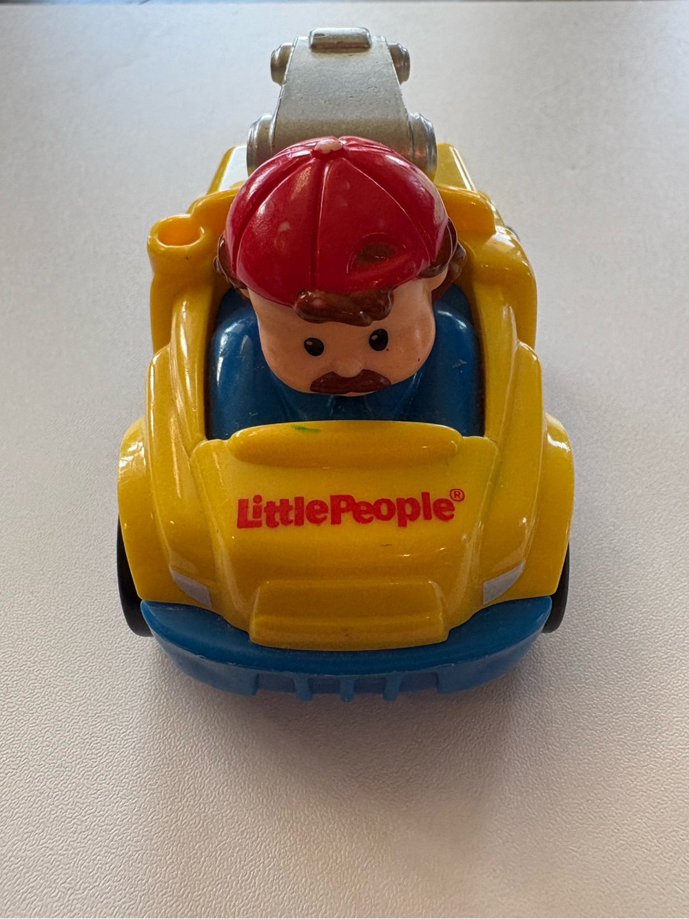 ⭐️ Fisher Price Little People Tow Truck Wheelie (2009)